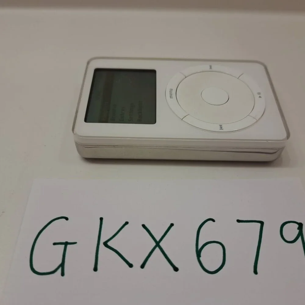 Apple iPod Classic 2nd Generation 10GB New Extended Battery + Original Charger